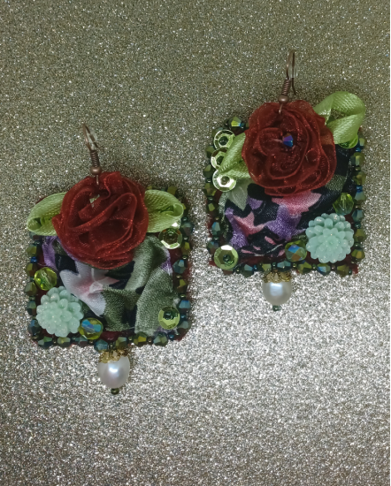 Šité dizajnové náušnice "Pastelová neha"